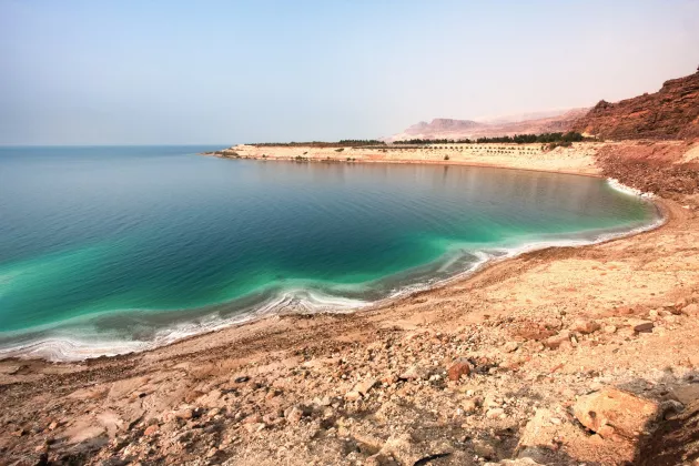 Die Küste des Toten Meeres von der jordanischen Seite aus