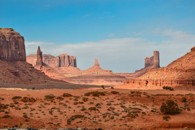 roter Sand und Himmel