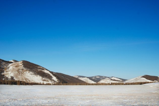 schneebedeckte Berge bei Tageslicht