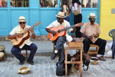 Kubanische Musikkapelle auf den Straßen von Havanna