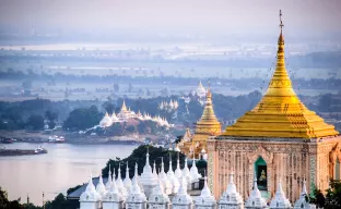 Mandalay, Burma, the Pagoda.