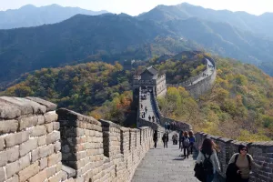 Touristen auf der Großen Mauer von China