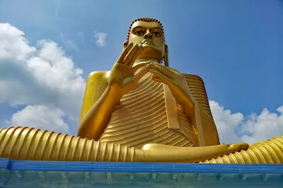 Dambulla Golden Temple ist ein buddhistischer Höhlentempel